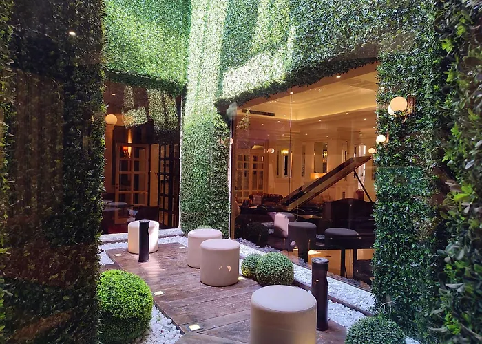 Radisson Blu Ghr 4*